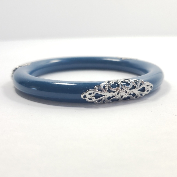 Jewelry - Beautiful blue w/silver bangle bracelet